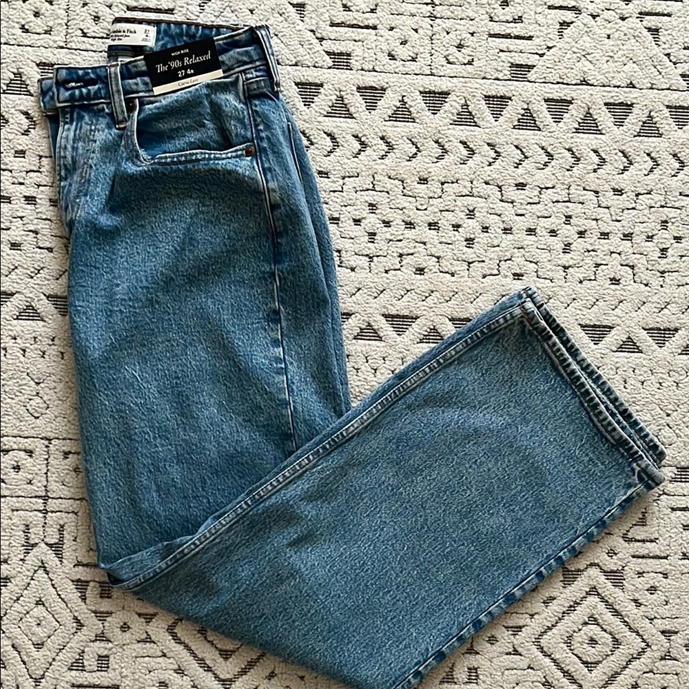 Women’s relaxed fit Jeans